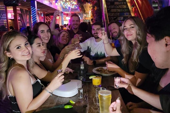 Hell's Kitchen Bar Tour: Glitz, Gangsters & Prohibition in NYC