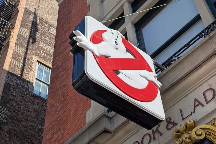 Walk New York's Iconic Movie & TV Locations: Manhattan to DUMBO Film Tour