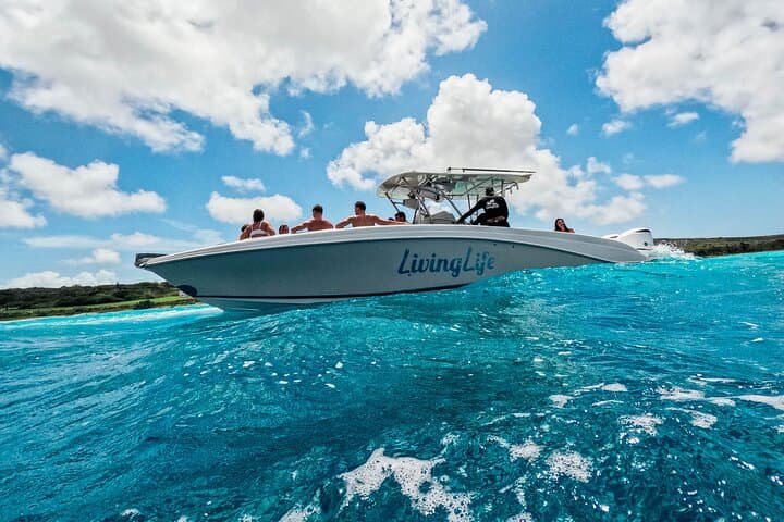Private 38ft Yacht to Klein Curaçao: Turtle Snorkel & Beach BBQ photo 2