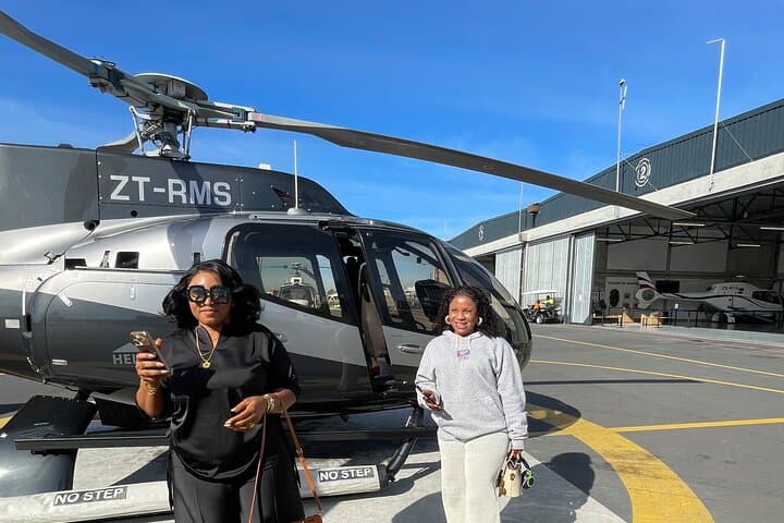 Cape Town Helicopter Tour Over Table Mountain, Robben Island & Camps Bay photo 4