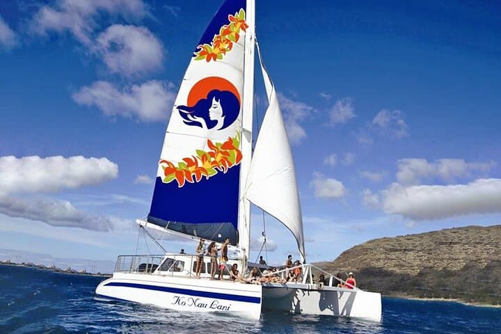 Kona Tradewind Catamaran Day Sail: Exploring Hawaii’s Coastline by Sea