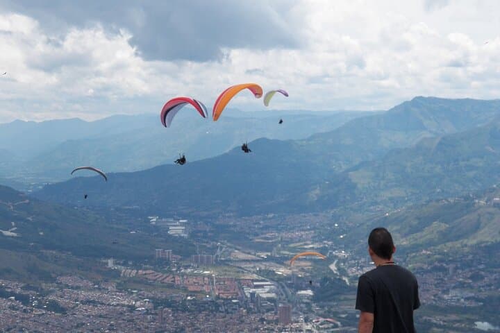 Medellín Paragliding: Tandem Flights Over the Aburrá Valley photo 4