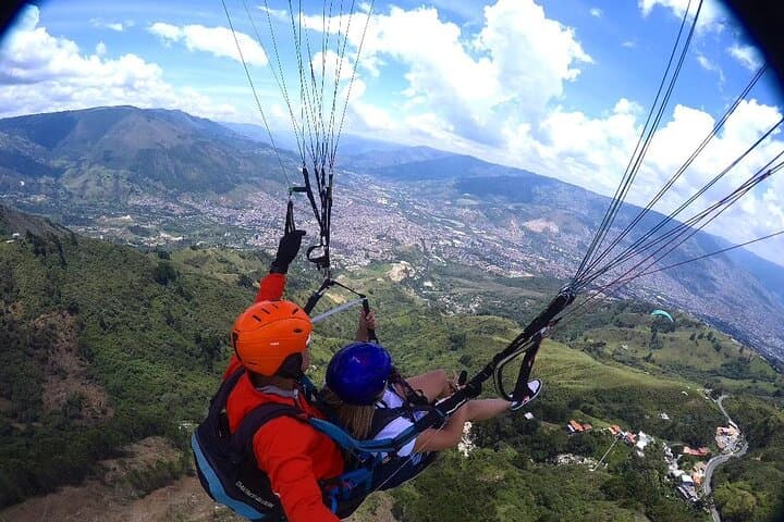 Medellín Paragliding: Tandem Flights Over the Aburrá Valley