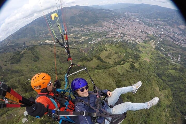Medellín Paragliding: Tandem Flights Over the Aburrá Valley photo 2