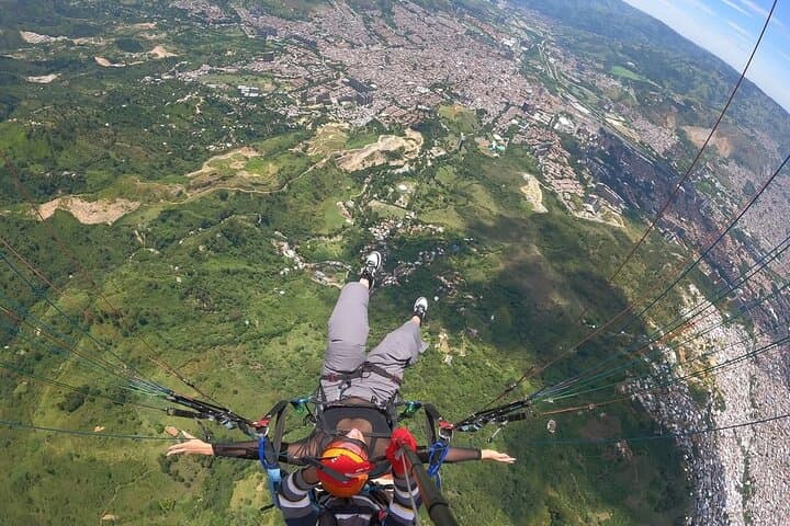 Medellín Paragliding: Tandem Flights Over the Aburrá Valley photo 6