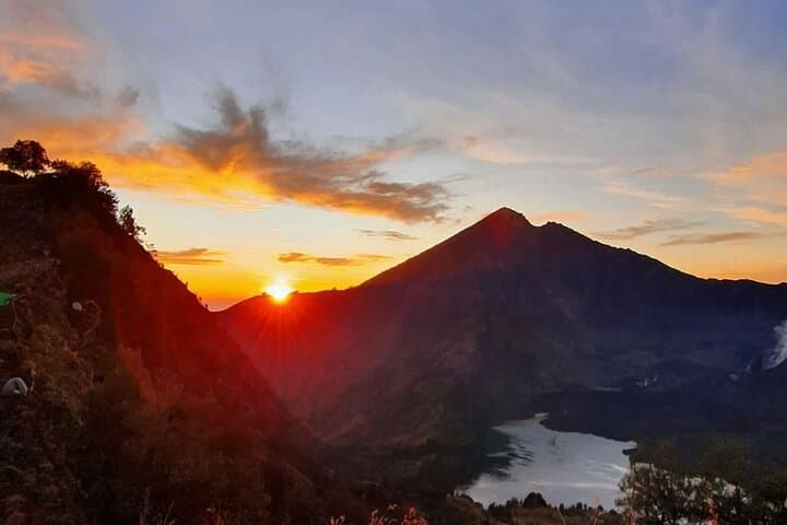 One-Day Rinjani Trek to Senaru Crater Rim: Day Hike Guide photo 3