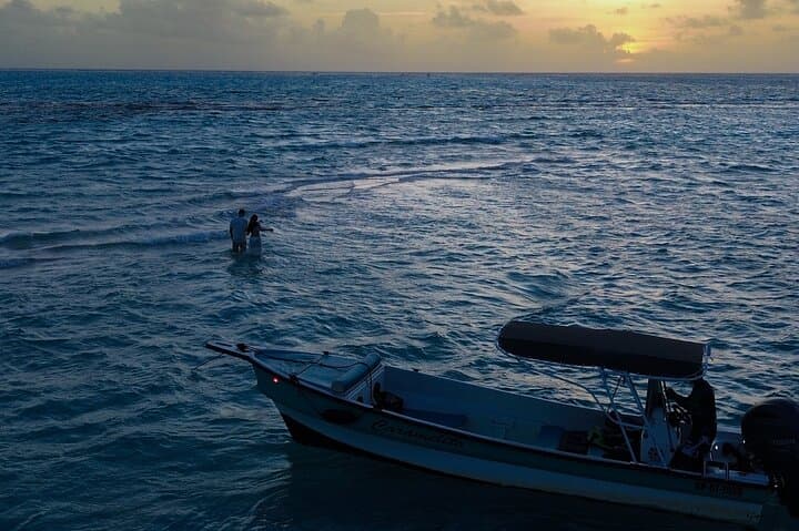 Private Sunrise Boat to Cayo Acuario — San Andrés Early-Morning Tour