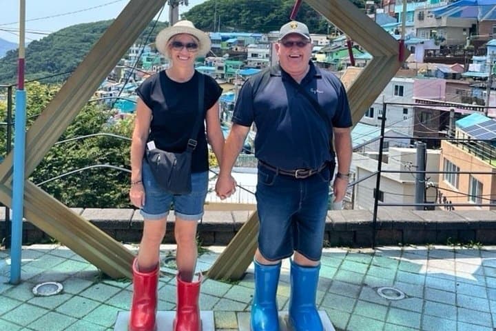 Busan Private 4-Hour Comfort Tour – Oryukdo, Jagalchi & Gukje Market photo 4
