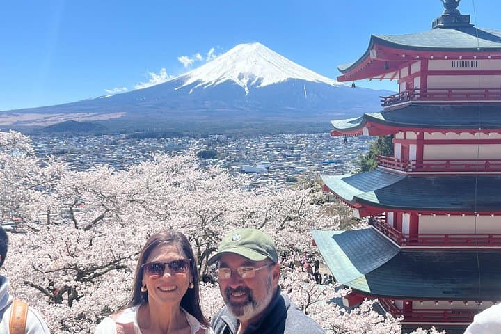 Private Half-Day Mount Fuji Car Tour: Oshino Hakkai, Kawaguchiko & Chureito Pagoda photo 1