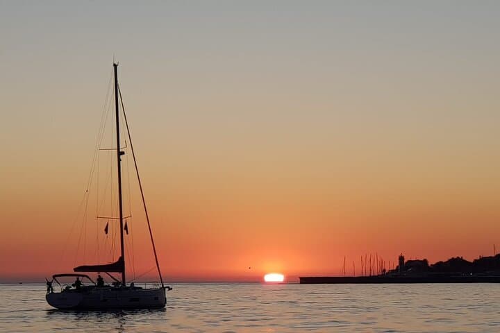 Cascais Private Luxury Sunset Cruise — 2-Hour Yacht with Drink