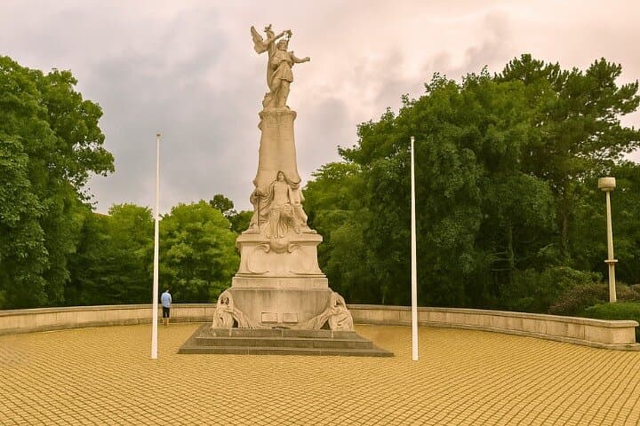 Calais Self-Guided Walking Tour with Offline App photo 3
