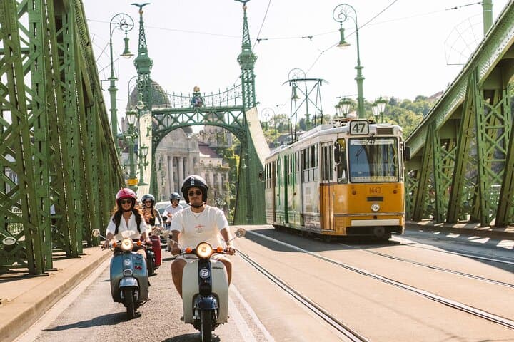 Vintage Scooter Tour Budapest: 2-Hour Guided Ride to Parliament & Buda Castle photo 2