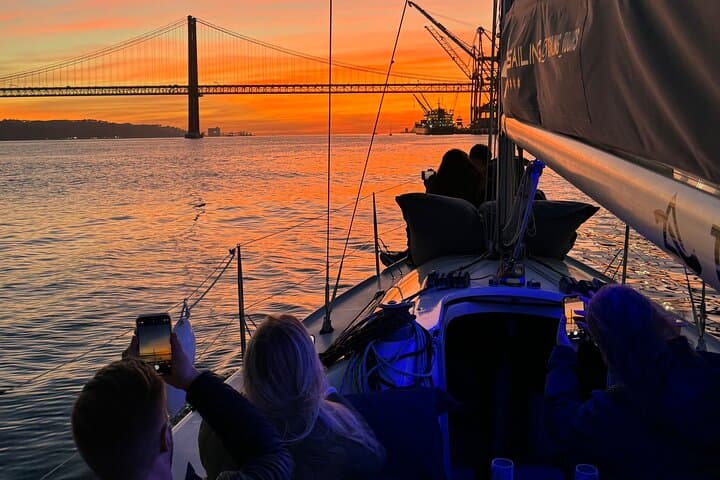 Sunset Sailboat Tour with Open Bar Vinho Verde in Lisbon photo 3