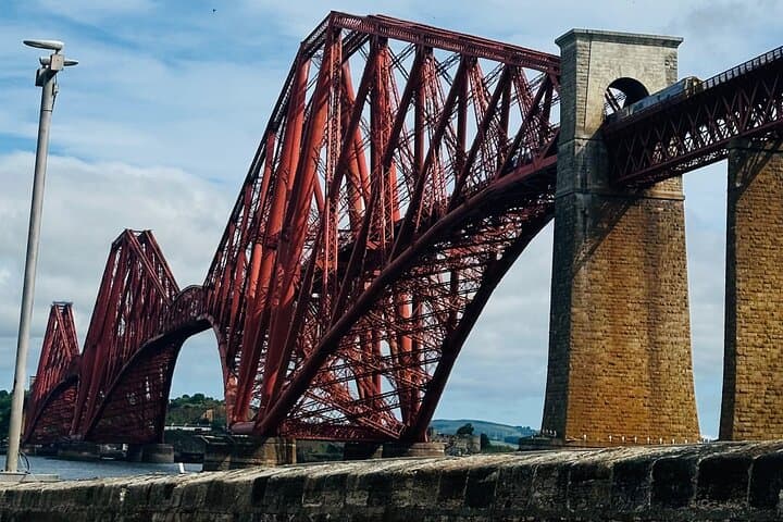 Edinburgh Black Cab Half-Day: Royal Mile, Old Town & Arthur's Seat Private Tour photo 3
