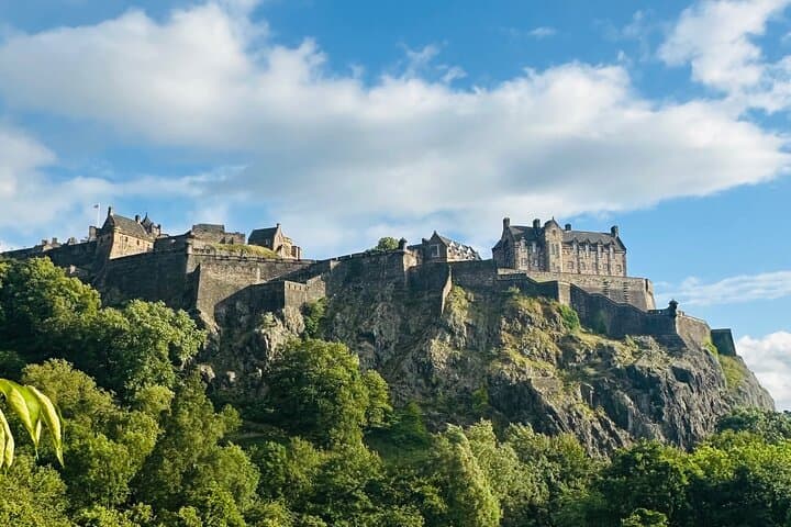 Edinburgh Black Cab Half-Day: Royal Mile, Old Town & Arthur's Seat Private Tour photo 1