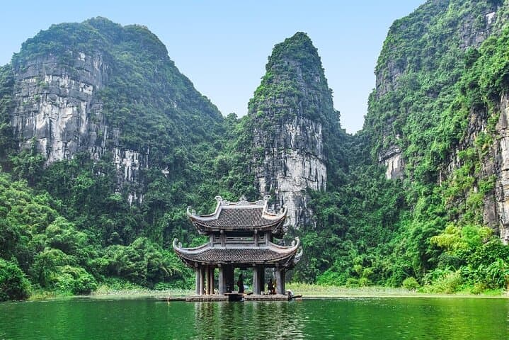 Explore Ninh Binh: Trang An Boat Ride, Bai Dinh Pagoda & Mua Cave Viewpoint photo 6
