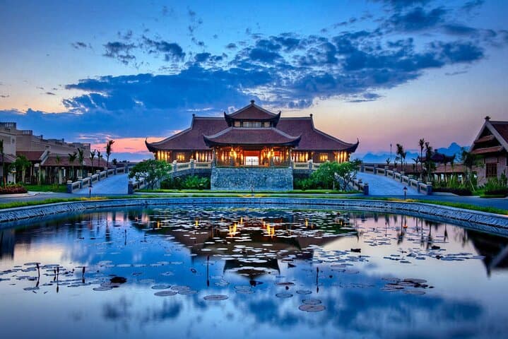 Ninh Binh 2-Day Highlights: Trang An, Mua Cave & Thung Nham Bird Park