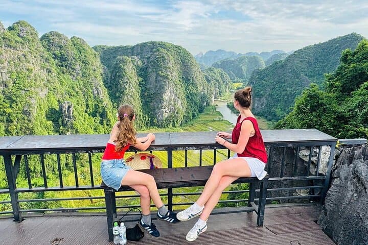 Ninh Binh Day Tour: Mua Cave, Trang An & Tam Coc Cycling with Local Family photo 3