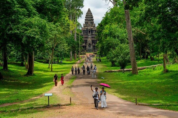 Cambodia 7-Day Private Tour: Angkor Temples, Tonle Sap & Sihanoukville Coastline