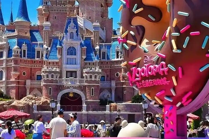 Shanghai Disneyland Magic Tour: Hotel, Park Tickets & Airport Transfer Package photo 3