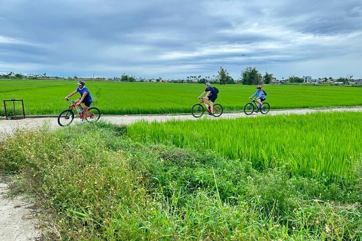 Hue Imperial City & Countryside 30km Cycling Tour — Rice Paddies, Pagodas & Royal Tombs