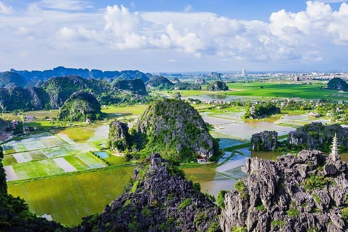 Full-Day Ninh Binh: Hoa Lu, Tam Coc Boat Ride & Mua Cave Viewpoint