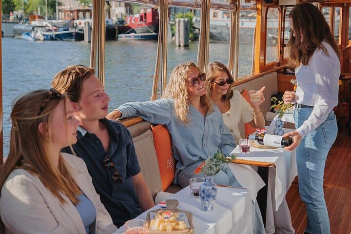 Classic Amsterdam Canal Cruise with Drinks and Dutch Cheese photo 4