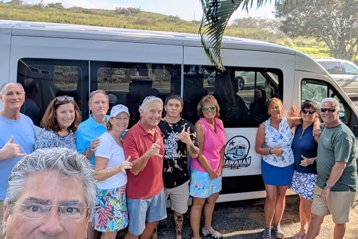 Oahu circle island tour — snorkel with turtles, Byodo-In temple & North Shore flavors photo 3