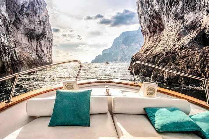 Amalfi Coast Boat Cruise: Snorkel Caves, Positano & Prosecco photo 2