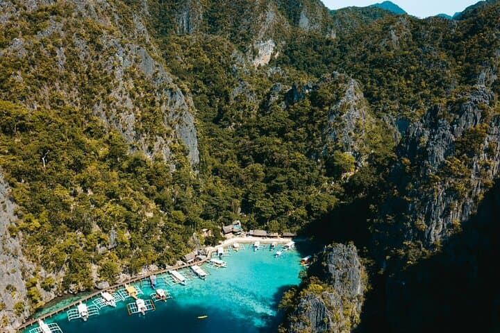 Private Coron Pukaway Cave & Twin Lagoon Tour with Beach Lunch photo 2