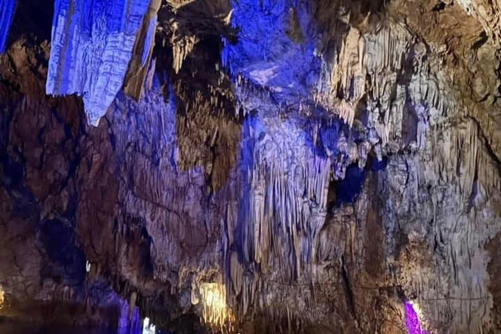 Private Coron Pukaway Cave & Twin Lagoon Tour with Beach Lunch photo 4
