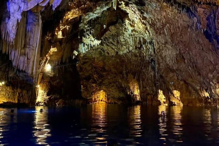 Private Coron Pukaway Cave & Twin Lagoon Tour with Beach Lunch photo 5