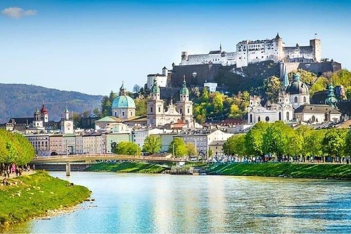 Private Day Trip from Vienna to Hallstatt, Salzburg & Schloss Ort photo 2