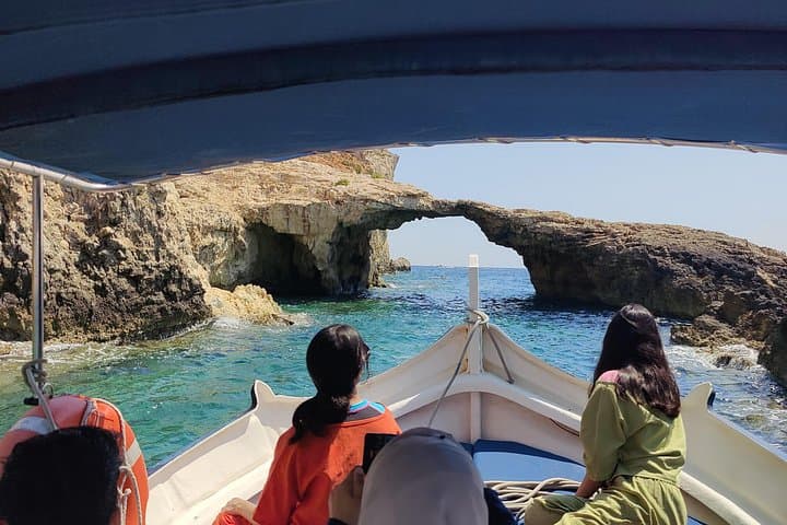 Private Comino Boat Tour: 2-Hour Blue Lagoon Cruise from Malta or Gozo