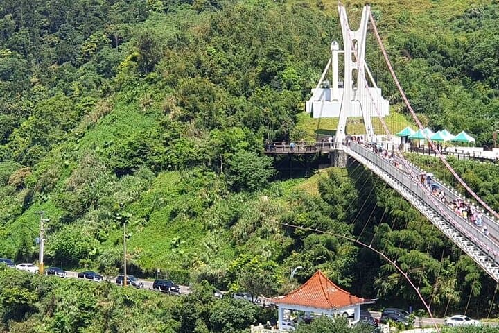 Taiping Suspension Bridge Taiwan: Walk the 1,000m Sky Bridge Above Chiayi’s Tea Terraces photo 3