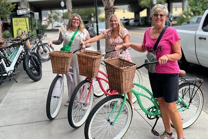 Downtown Charleston Single-Speed Cruiser Rental: Easy City Bike Hire photo 2
