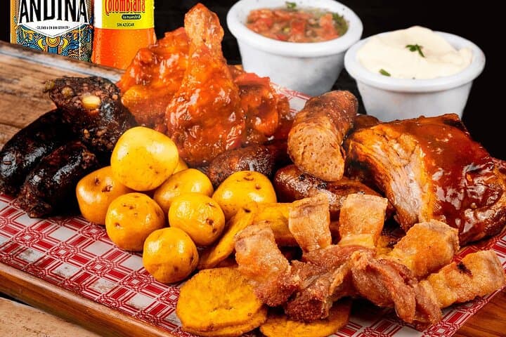 12-Tasting Food Tour in Medellín's Laureles: Local Culinary Walking Experience photo 5