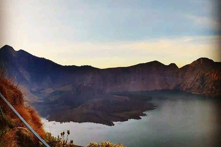 One Day Trek to Mount Rinjani Crater Rim: Senaru Summit Views in a Day