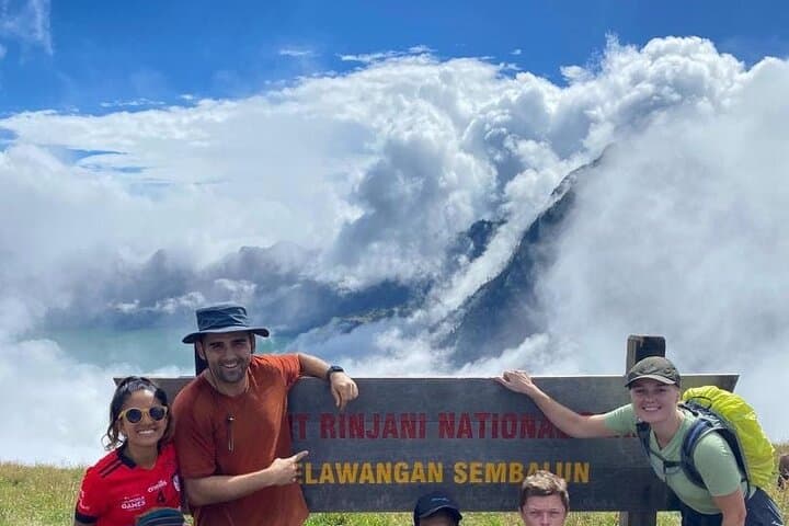 One Day Trek to Mount Rinjani Crater Rim: Senaru Summit Views in a Day photo 3