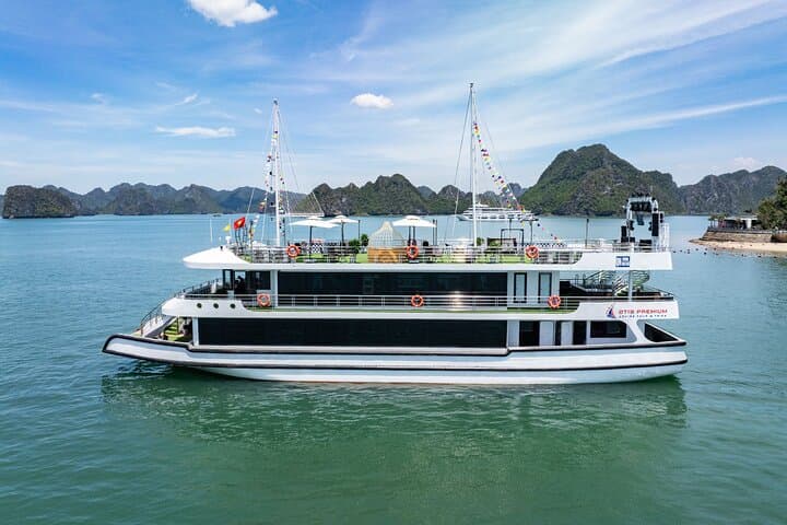 Ha Long Bay Luxury Day Cruise from Hanoi – 5-Star Kayak, Caves & Ti Top Island photo 4