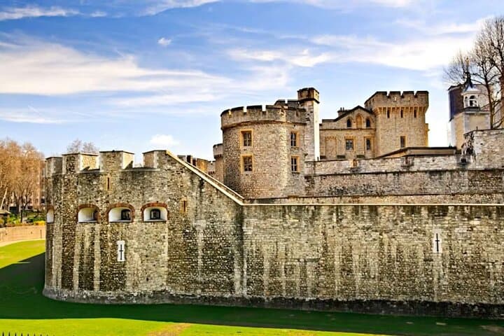 Private Tower of London & Crown Jewels Guided Tour — Insider Access in London photo 3