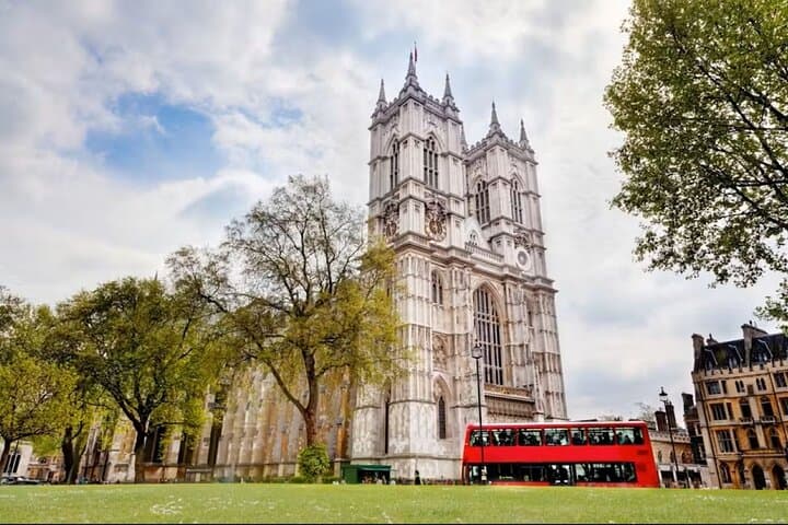 Westminster Abbey Private Guided Tour — Blue Badge Expert, Coronations & Tombs photo 2