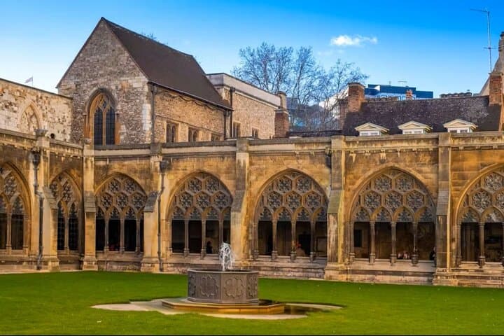 Westminster Abbey Private Guided Tour — Blue Badge Expert, Coronations & Tombs photo 4