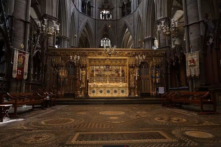 Westminster Abbey Private Guided Tour — Blue Badge Expert, Coronations & Tombs photo 6