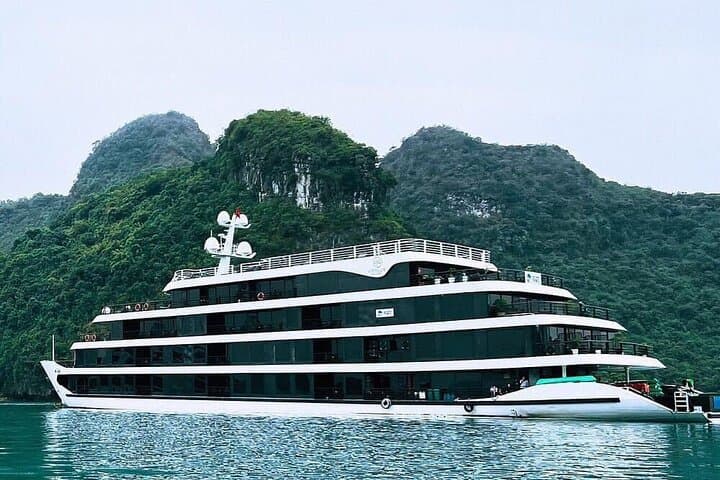 Luxury 2-Day Ha Long & Lan Ha Bay Cruise with Balcony, Kayaking and Tai Chi photo 2