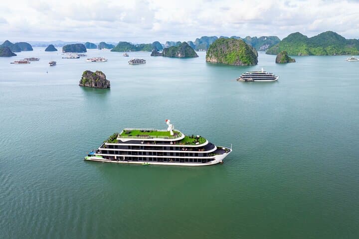 Halong & Lan Ha Bay: 2-Day Balcony Cruise from Hanoi