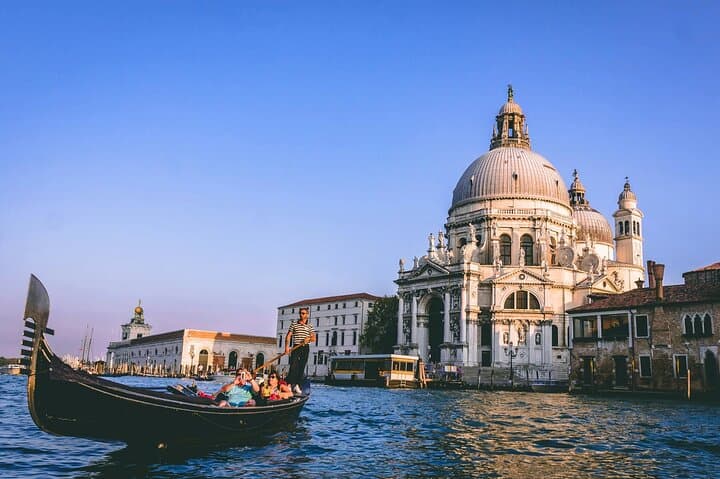 Romantic Venice Self-Guided Getaway: Digital Guide and Local Stay photo 5