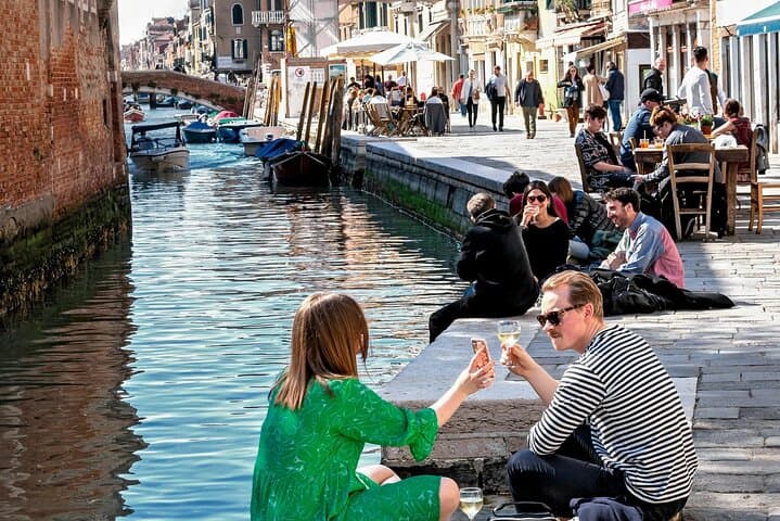 Romantic Venice Self-Guided Getaway: Digital Guide and Local Stay photo 4