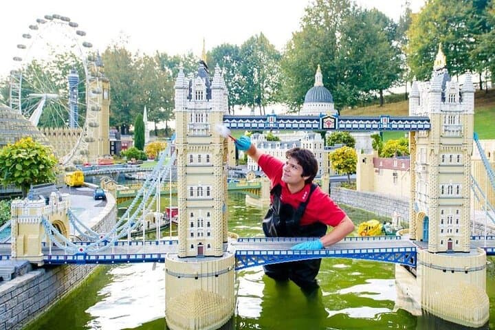 LEGOLAND Windsor Resort E‑Ticket with London Return Coach — Minifigure Speedway & 55 Rides