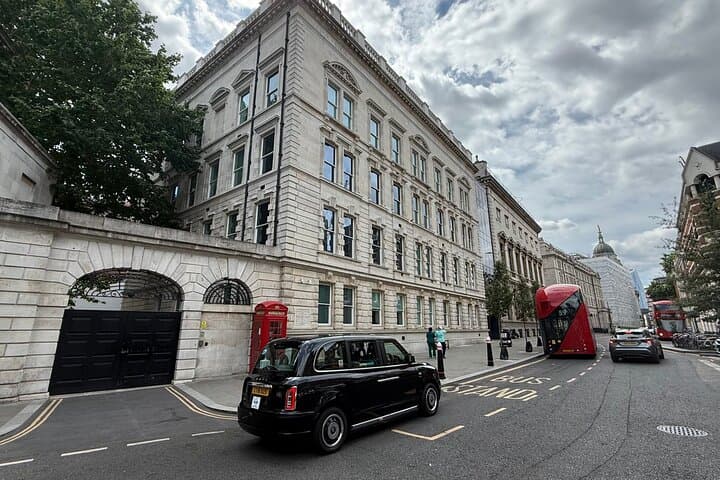 Explore London’s Sherlock Filming Locations: Private 3‑Hour Black Taxi Tour